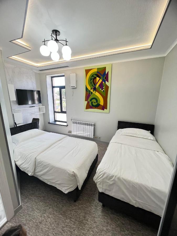 Mongu Hotel Каракол Екстер'єр фото